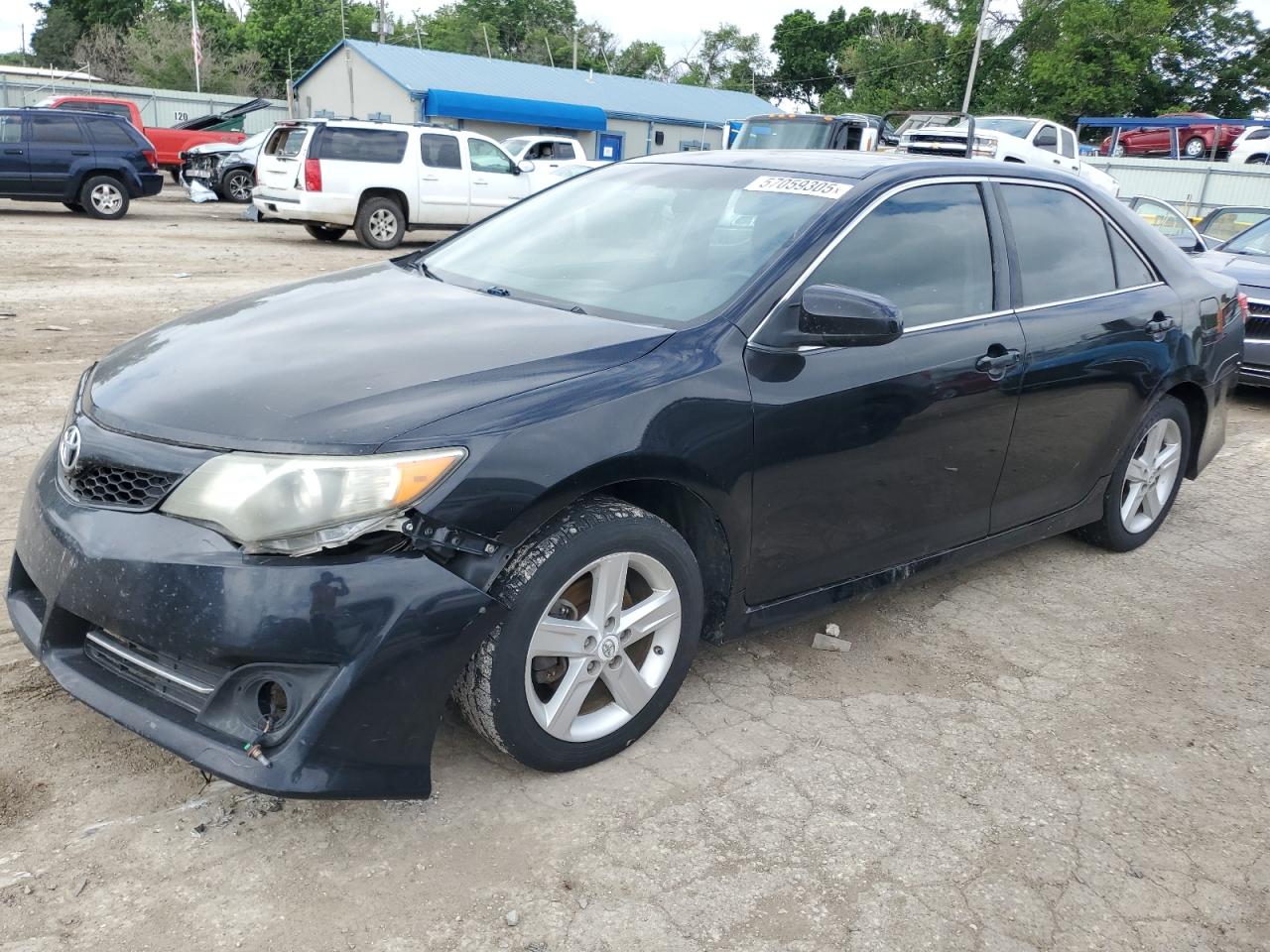 TOYOTA CAMRY BASE