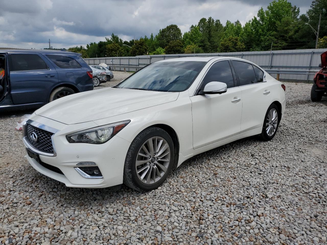 INFINITI Q50 LUXE