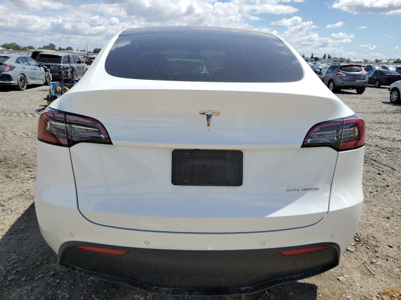 Tesla Model y 2021