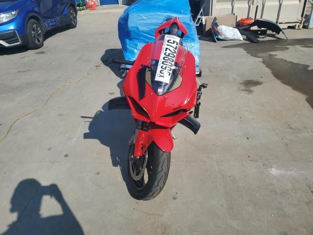 DUCATI PANIGALE V 2022 red  gas ZDMDAGWW1NB000768 photo #3