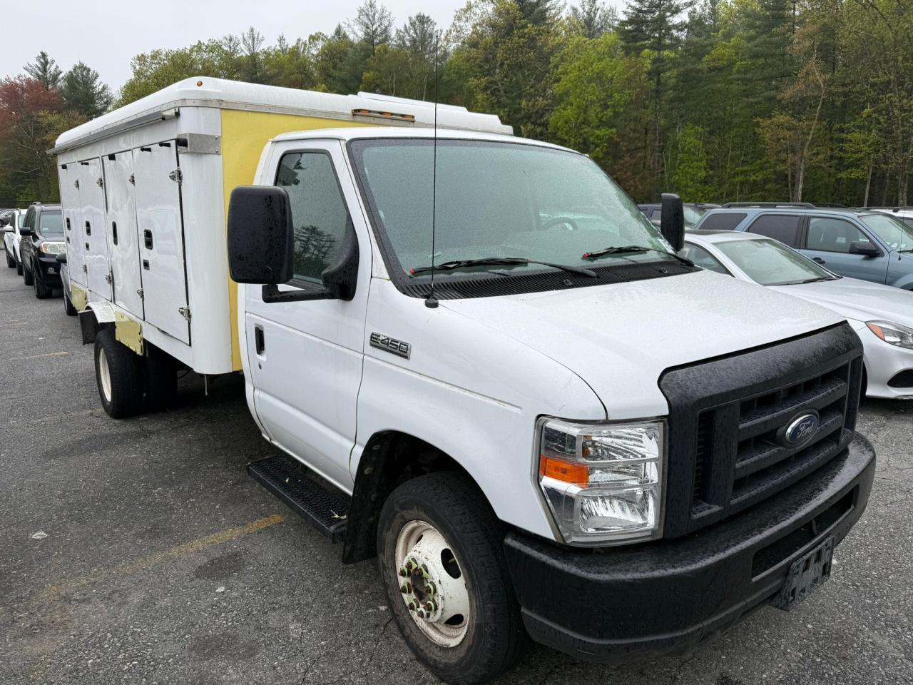 FORD ECONOLINE E450 SUPER DUTY CUTAWAY VAN