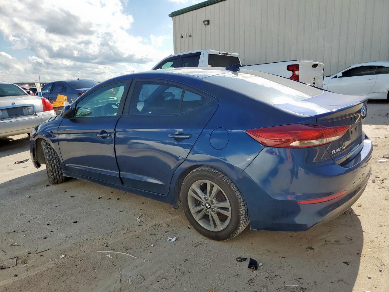 HYUNDAI ELANTRA SE