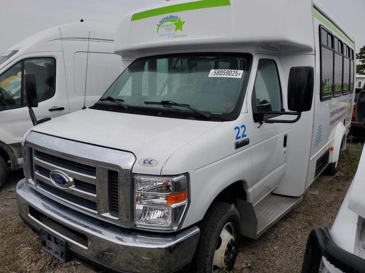 FORD ECONOLINE E450 SUPER DUTY CUTAWAY VAN
