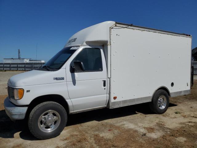 FORD ECONOLINE 2002 white cutaway gas 1FDSE35L22HA86426 photo #1