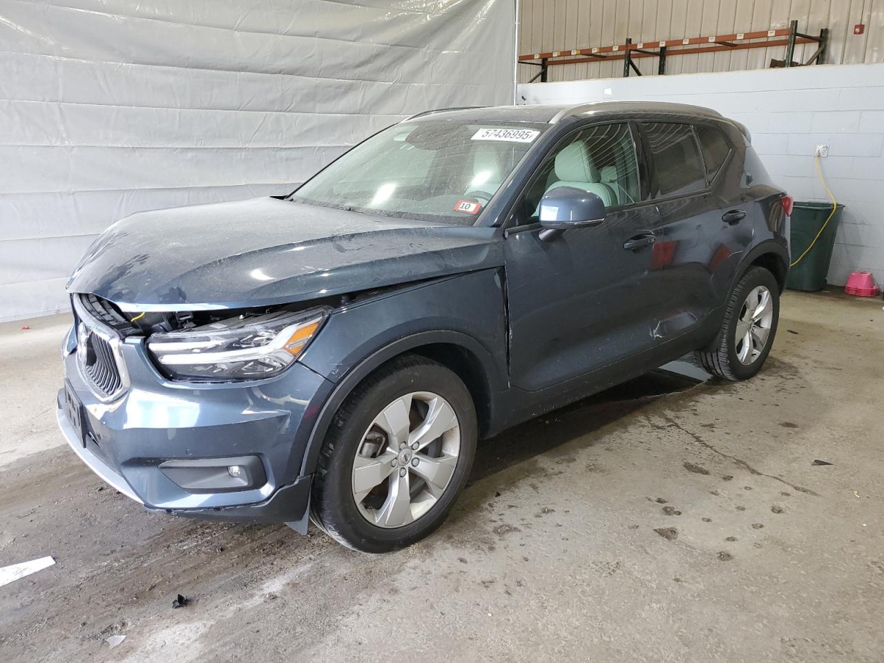 VOLVO XC40 T5 MOMENTUM