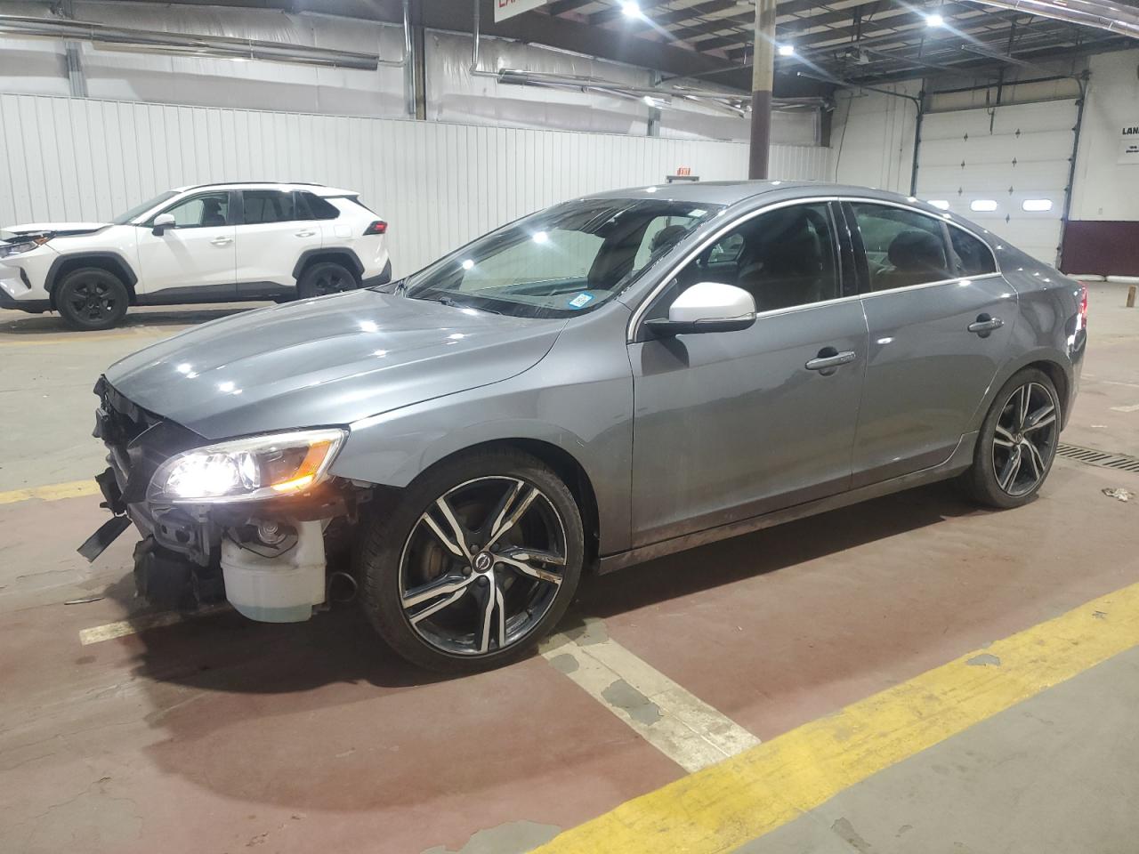 VOLVO S60 R DESIGN