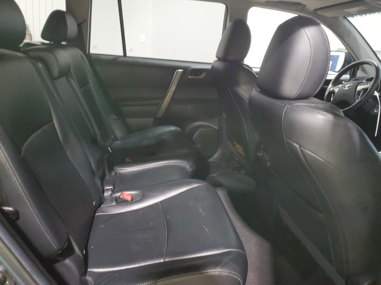 TOYOTA HIGHLANDER BASE