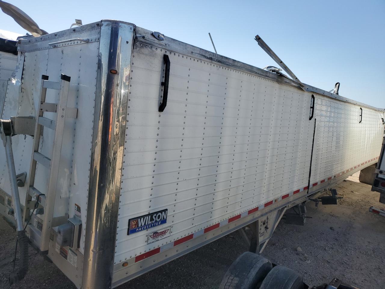 Lot #3202495708 2018 WILX HOPPER