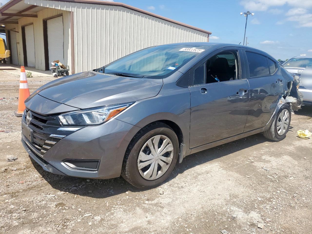 NISSAN VERSA S