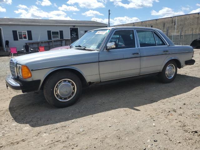 MERCEDES-BENZ 240 D