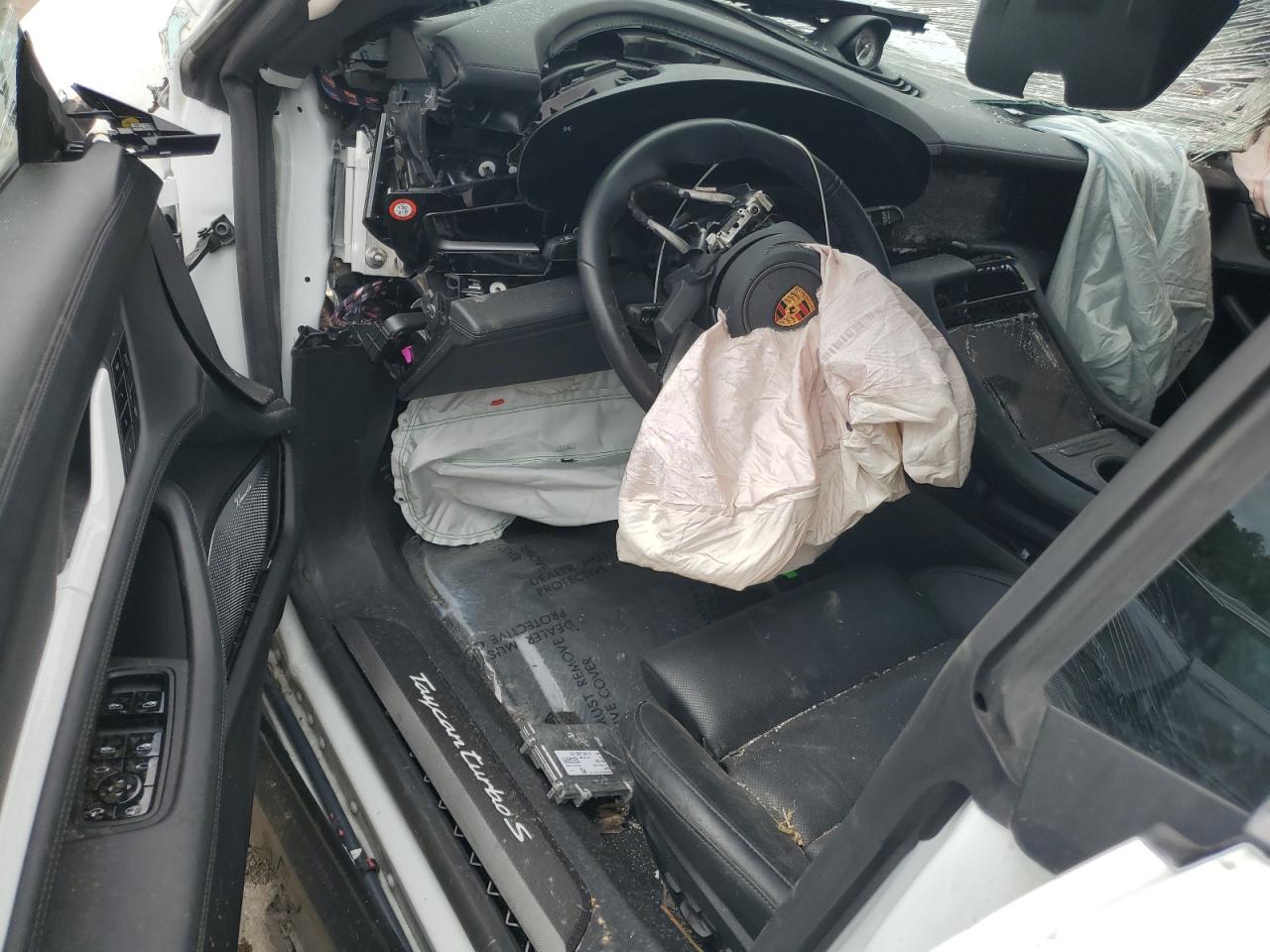 PORSCHE TAYCAN TURBO