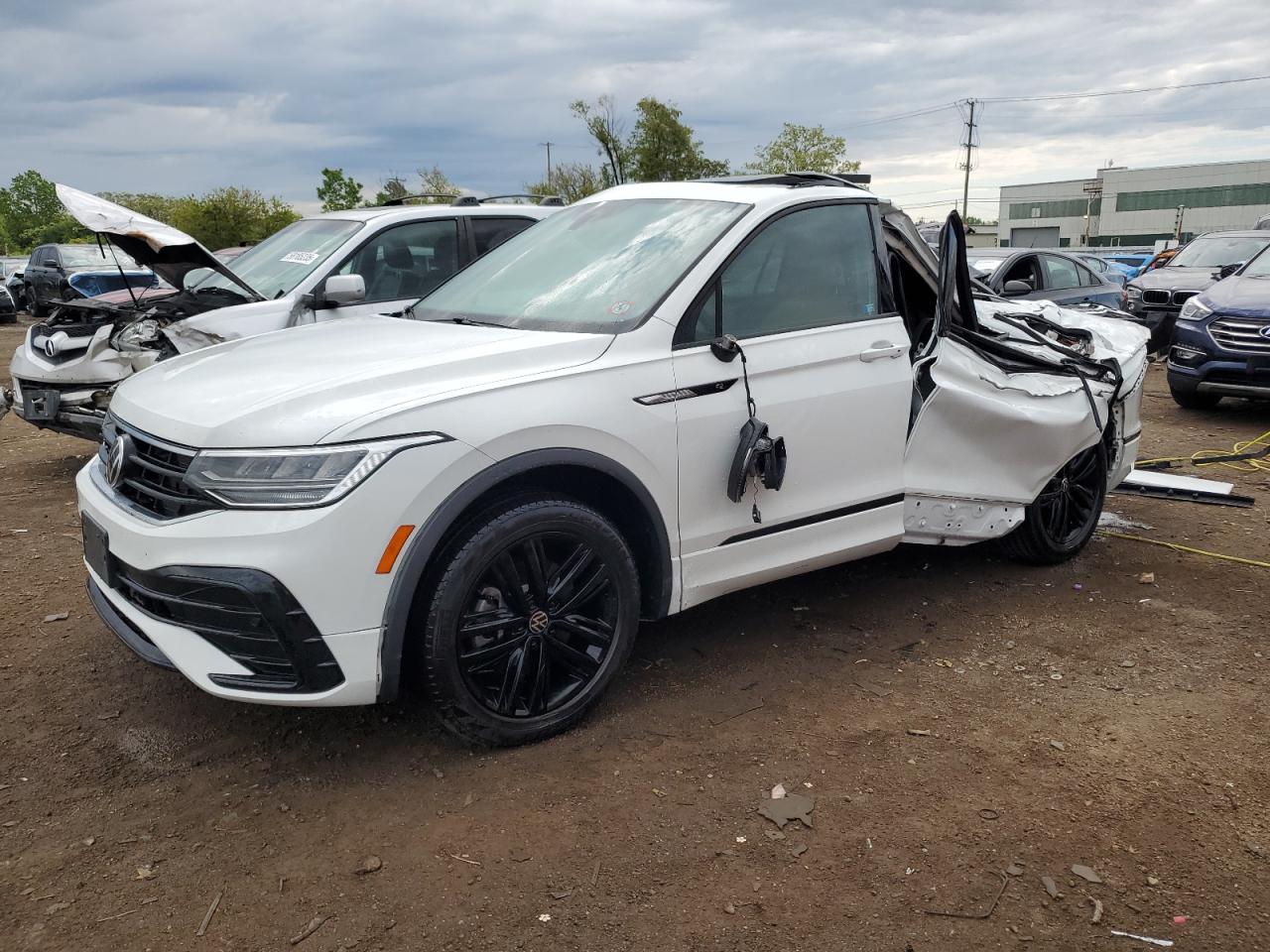 VOLKSWAGEN TIGUAN SE R-LINE BLACK