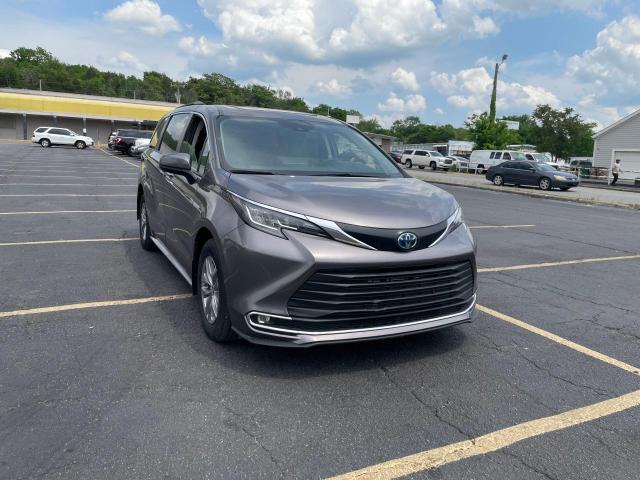 TOYOTA SIENNA XLE