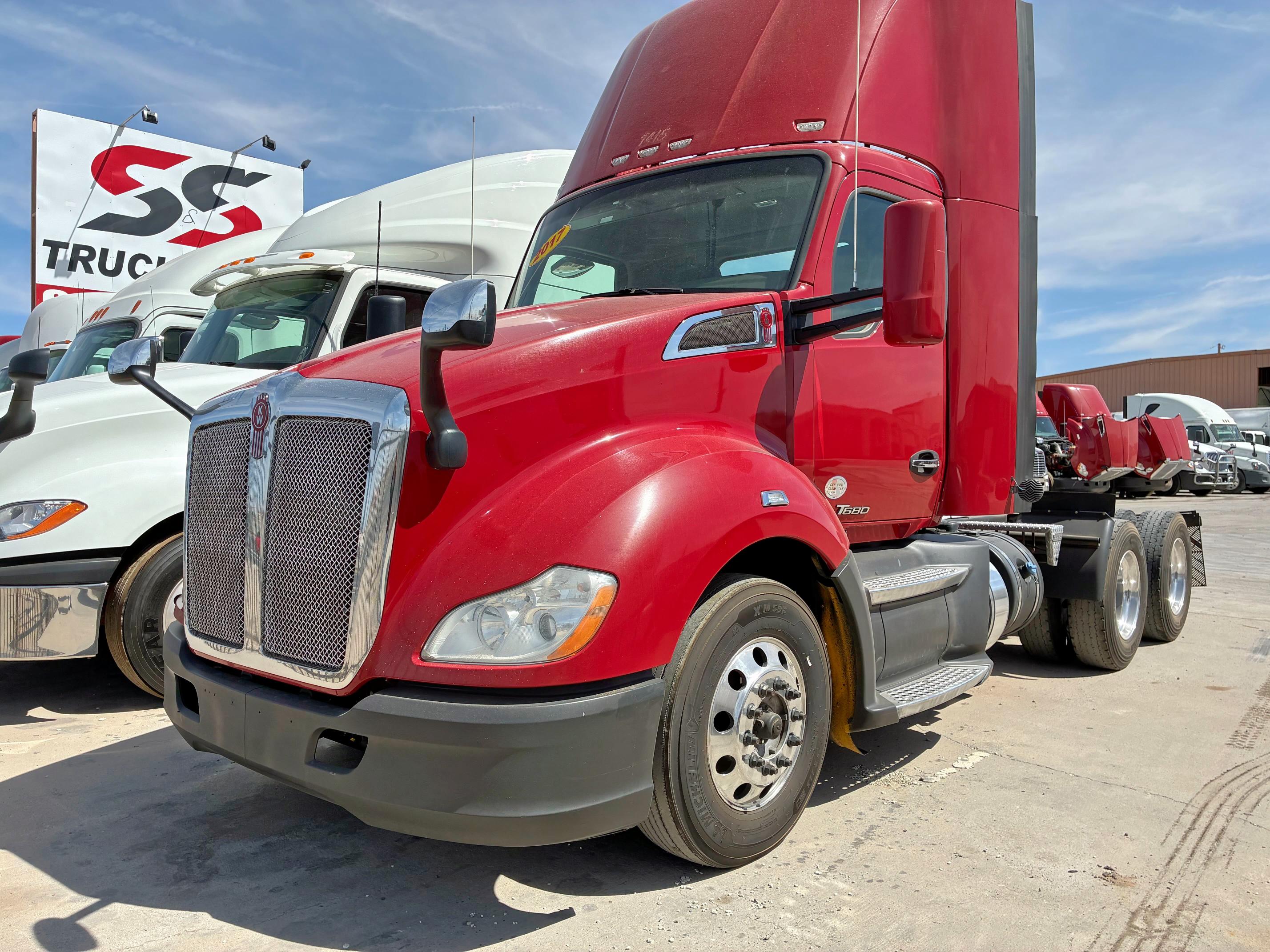 KENWORTH CONSTRUCTI 2017 red tractor diesel 1XKYD49X7HJ165911 photo #3