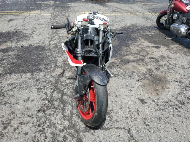 DUCATI PANIGALE V 2021 white  gas ZDMHAATW8MB003118 photo #3