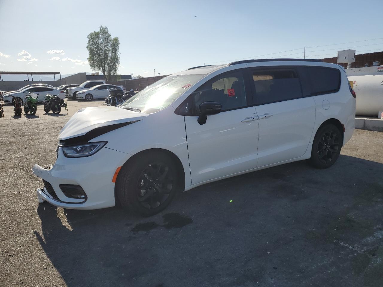  Salvage Chrysler Pacifica