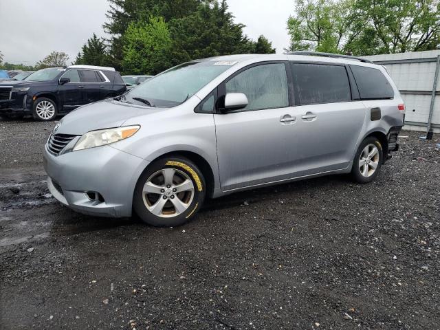 TOYOTA SIENNA LE
