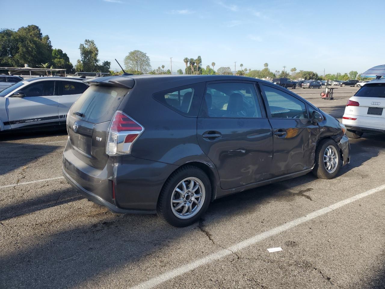 TOYOTA PRIUS V