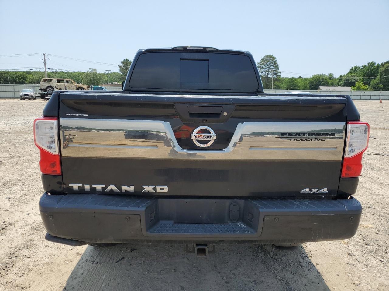 NISSAN TITAN SL