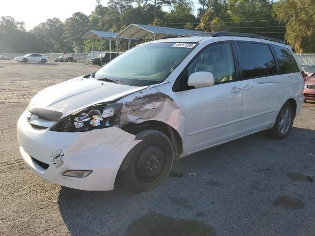 TOYOTA SIENNA XLE