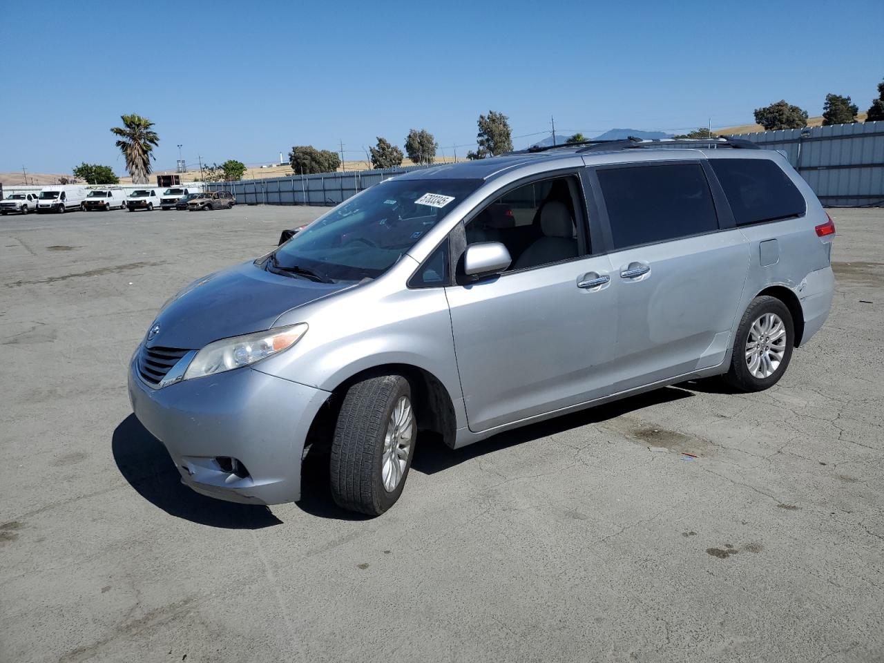 TOYOTA SIENNA XLE