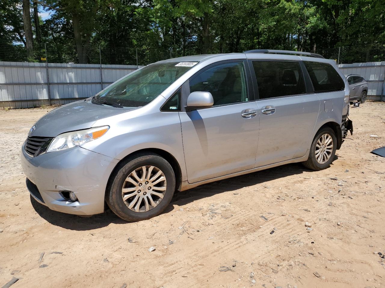 TOYOTA SIENNA XLE