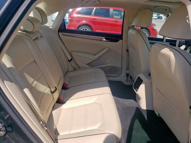 2017 VOLKSWAGEN PASSAT SE 1VWGT7A33HC037638