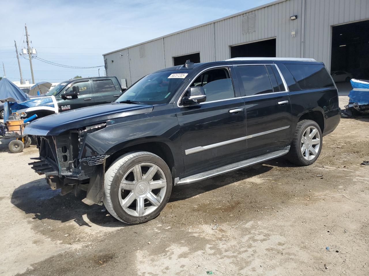 CADILLAC ESCALADE ESV LUXURY