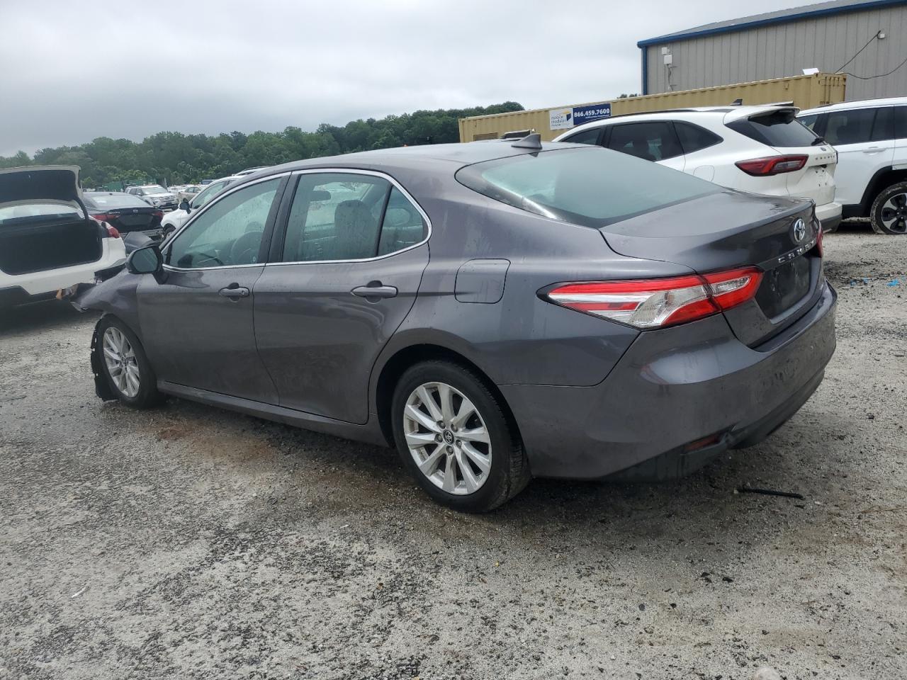 Toyota Camry le 2020