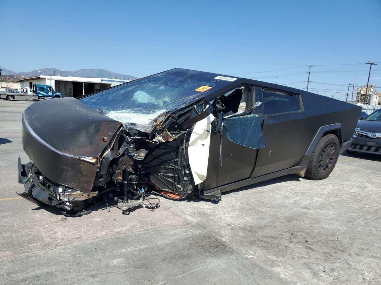 TESLA CYBERTRUCK