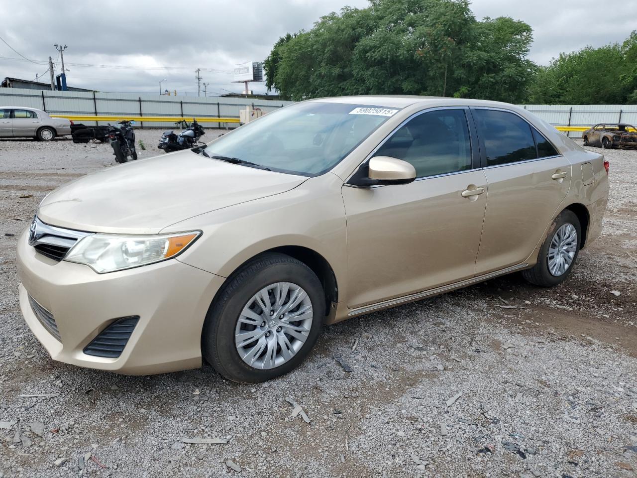 TOYOTA CAMRY BASE