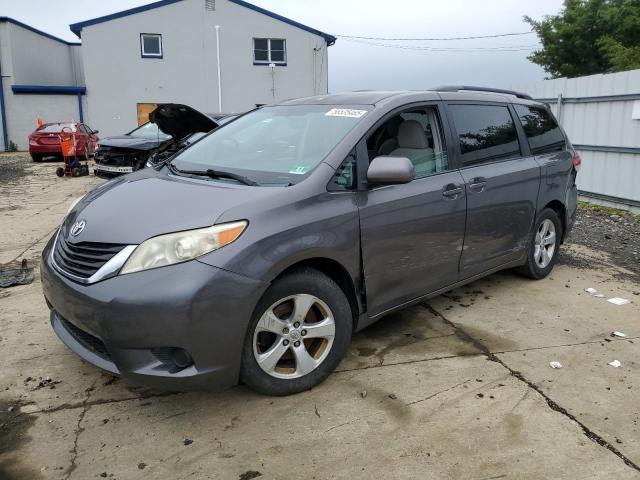 TOYOTA SIENNA LE