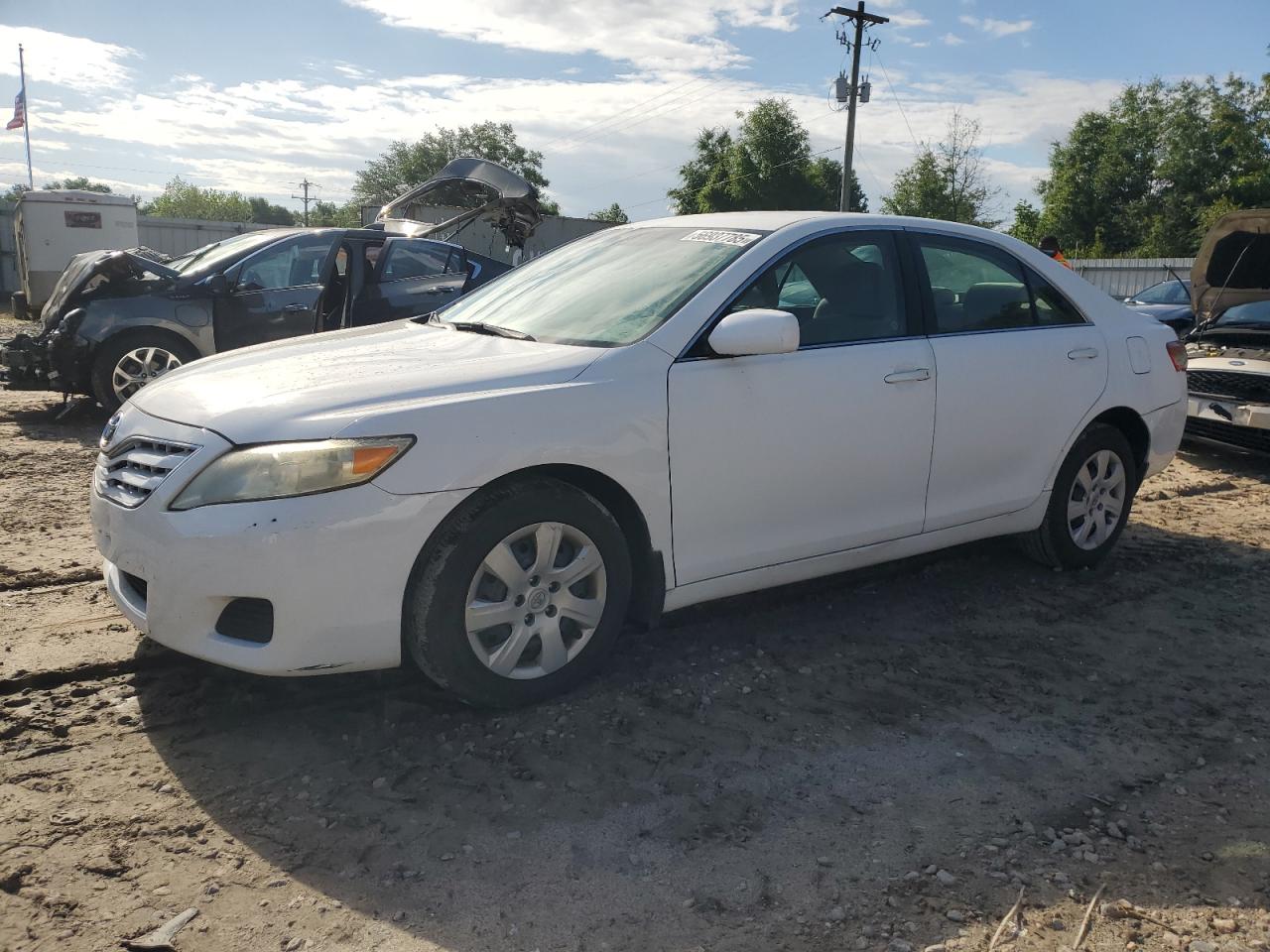 TOYOTA CAMRY BASE