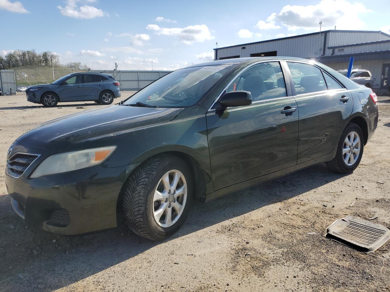 TOYOTA CAMRY BASE