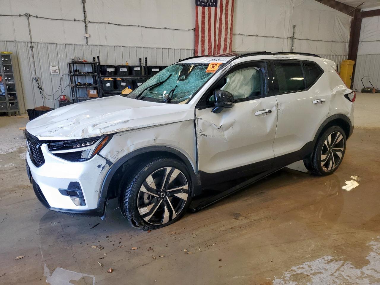 VOLVO XC40 PLUS