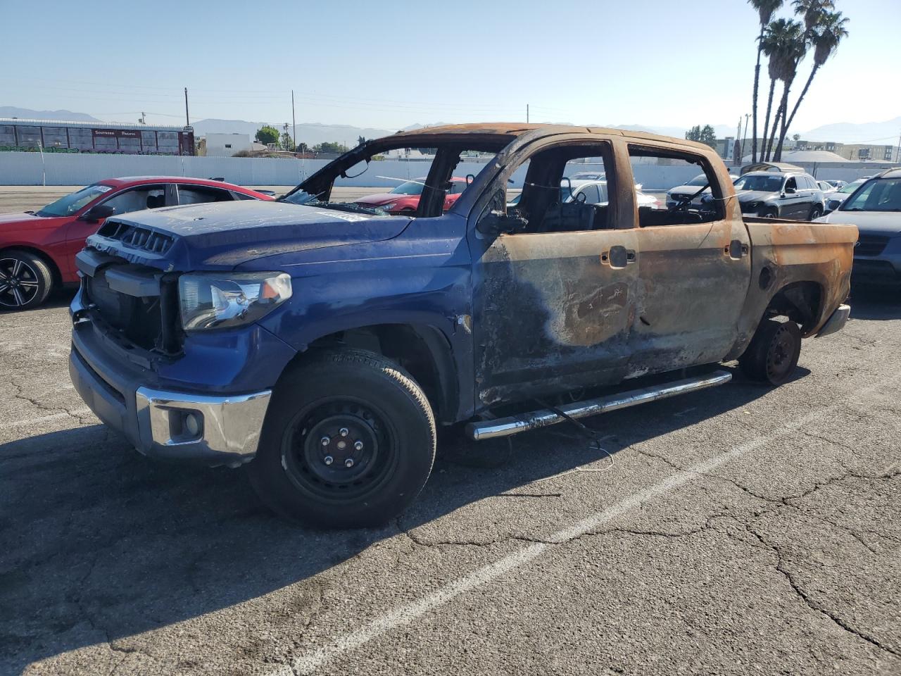 TOYOTA TUNDRA CREWMAX SR5