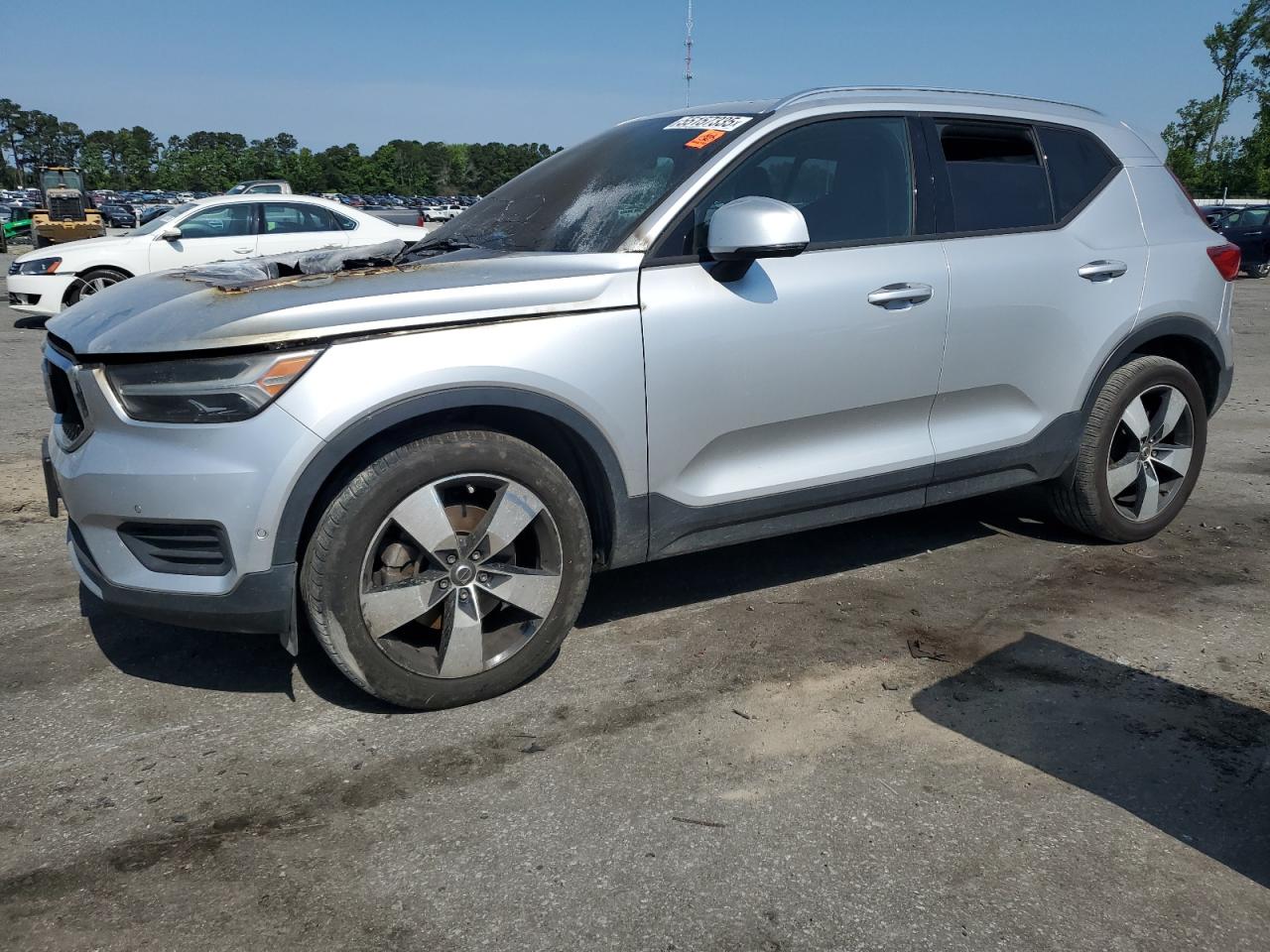 VOLVO XC40 T5 MOMENTUM