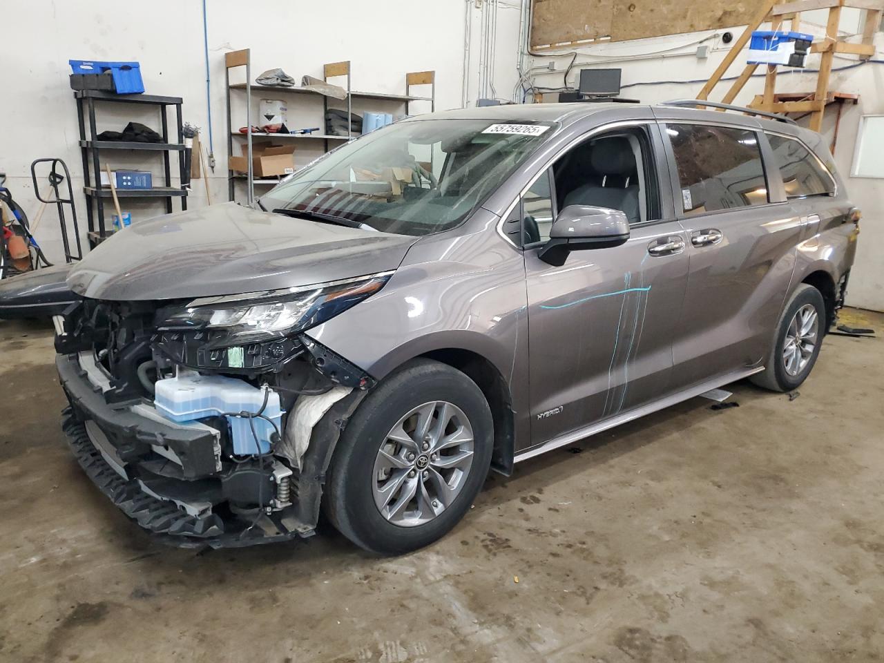 TOYOTA SIENNA XLE
