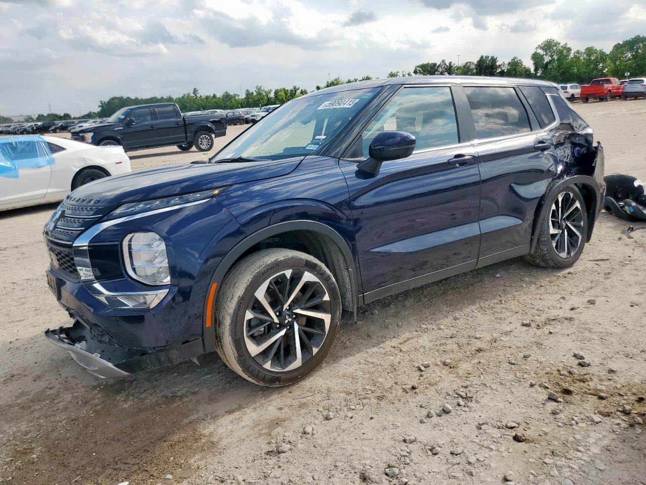 MITSUBISHI OUTLANDER SE