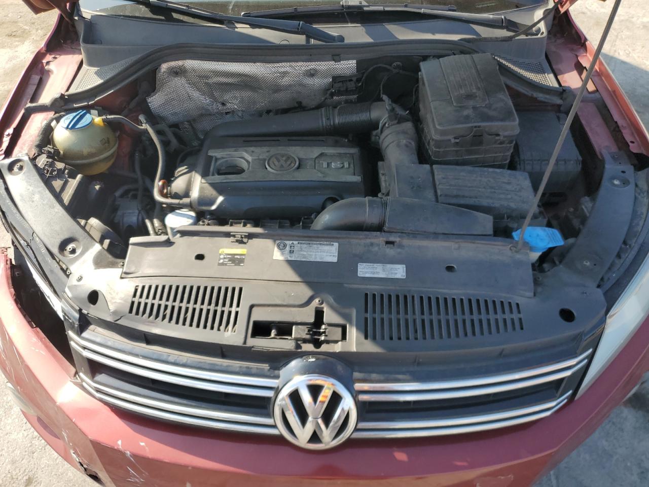 Volkswagen Tiguan s 2012