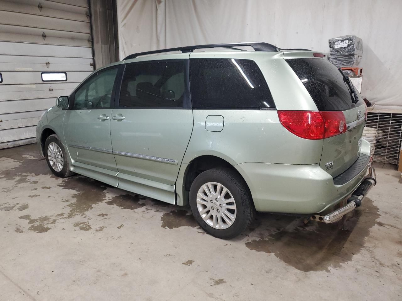 TOYOTA SIENNA XLE