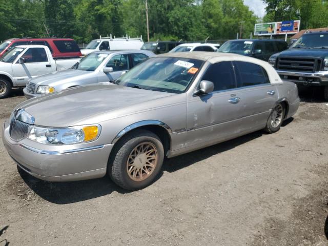 LINCOLN TOWN CAR S 2000 gold sedan 4d gas 1LNHM82W1YY765928 photo #1