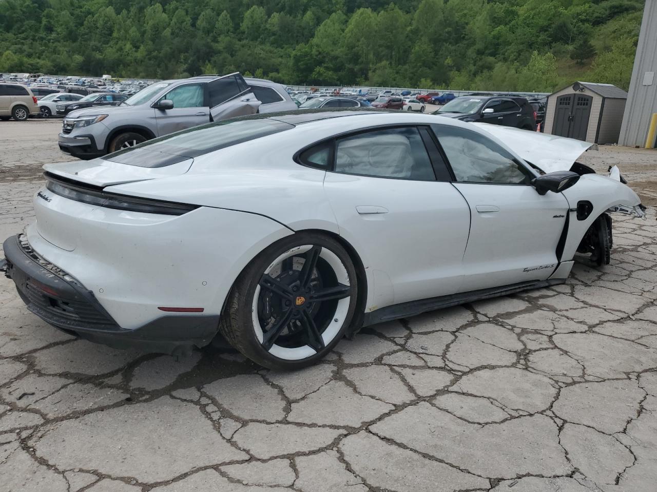 PORSCHE TAYCAN TURBO