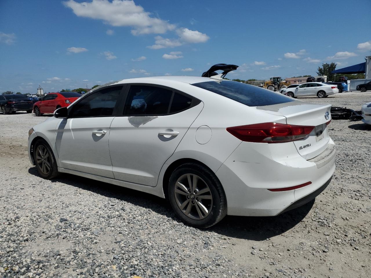 HYUNDAI ELANTRA SE