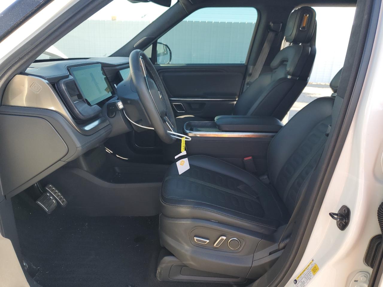 RIVIAN R1S ADVENTURE