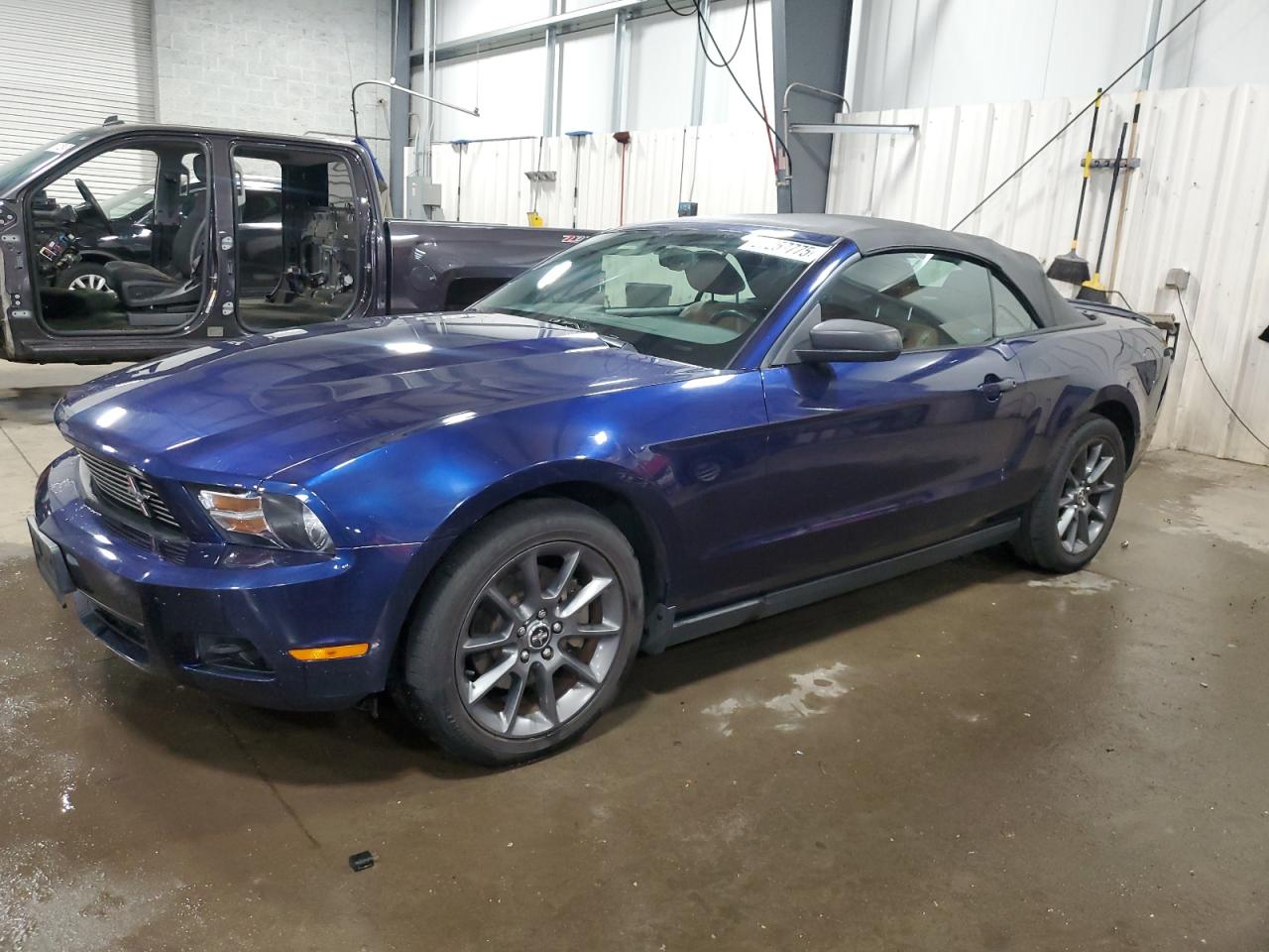FORD MUSTANG