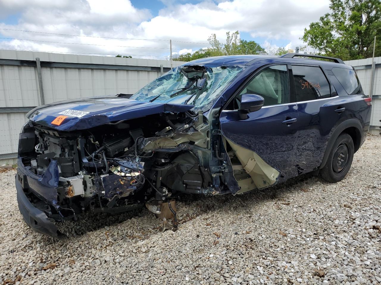NISSAN PATHFINDER SV