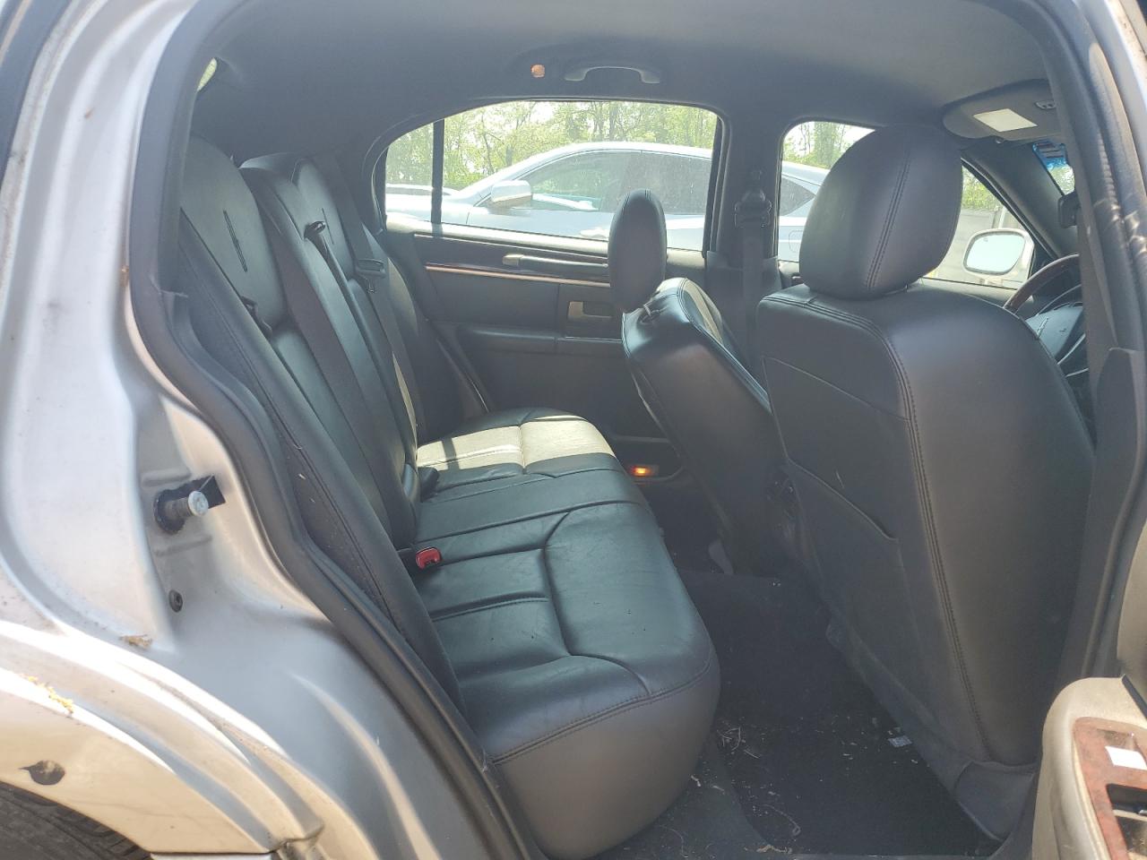 LINCOLN TOWN CAR SIGNATURE LIMITED