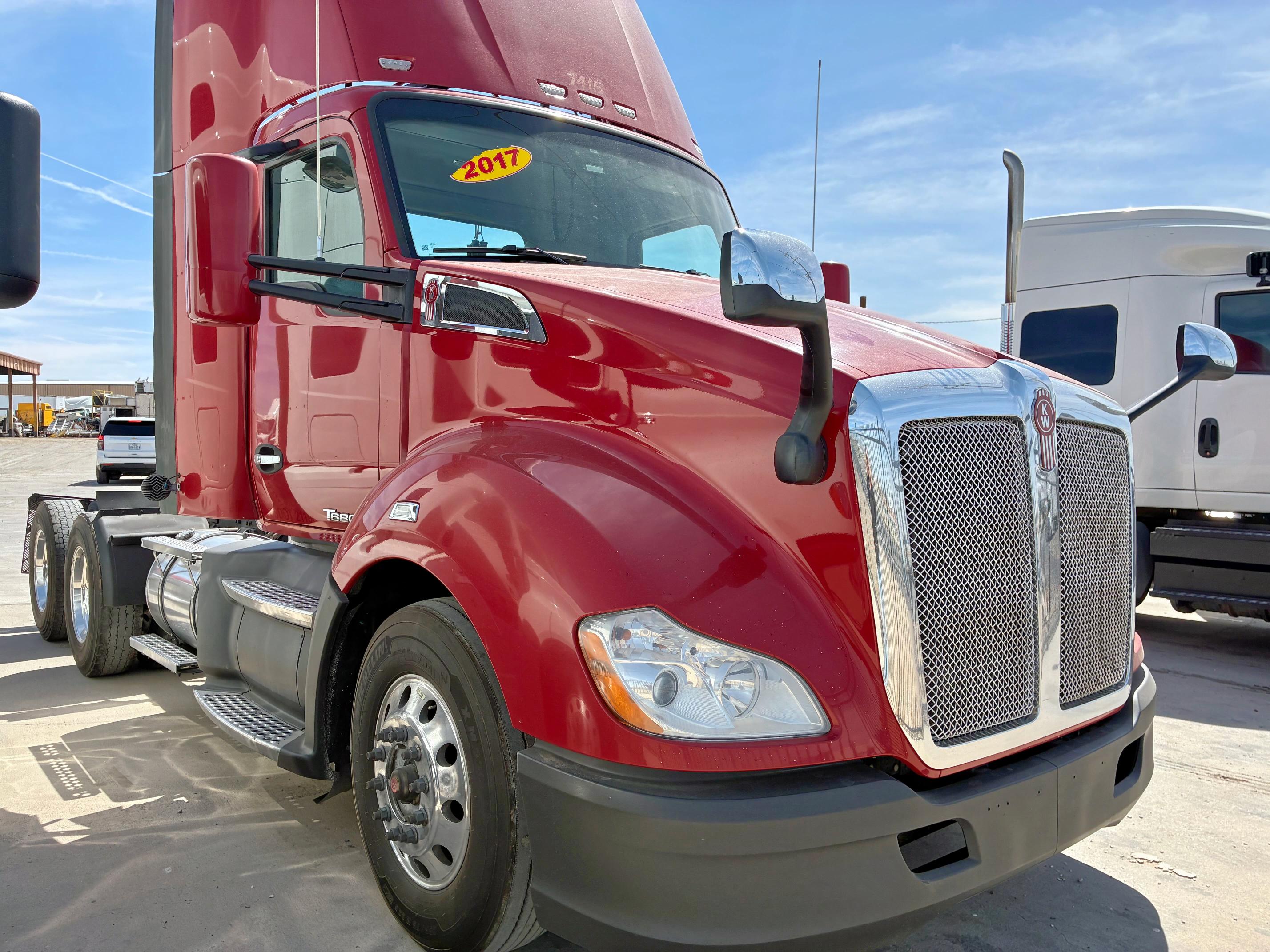 KENWORTH CONSTRUCTI 2017 red tractor diesel 1XKYD49X7HJ165911 photo #1