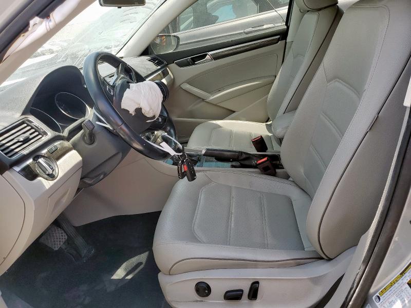 2018 VOLKSWAGEN PASSAT SE - 1VWBA7A30JC044102